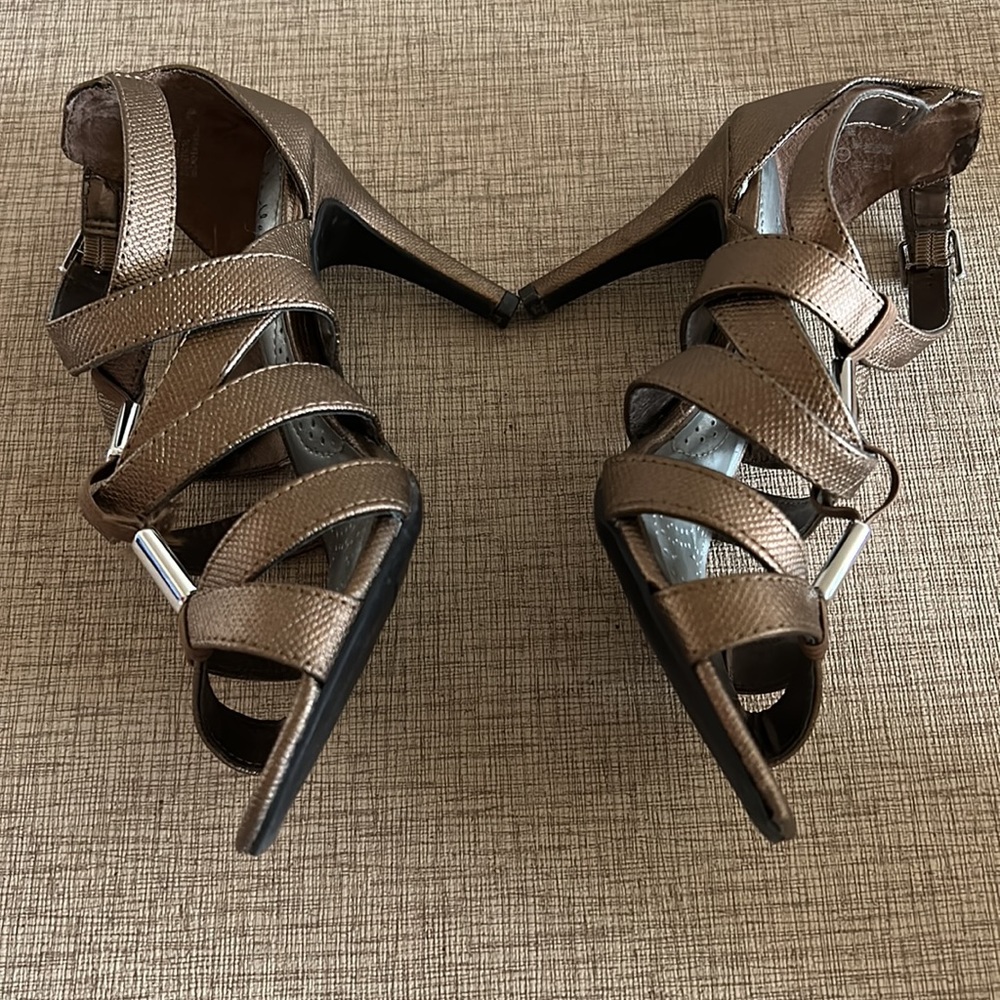 Dex flex Comfort copper, bronze metallic stiletto. Dressy and sexy.